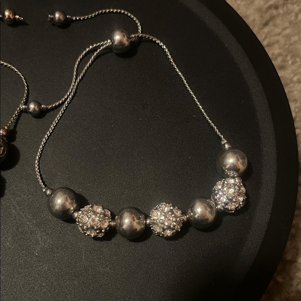 Elegant Gold and Silver Tone Beaded Pull Bracelets - Picture 2 of 3